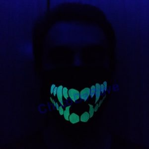 Máscara caveira fosforescente
